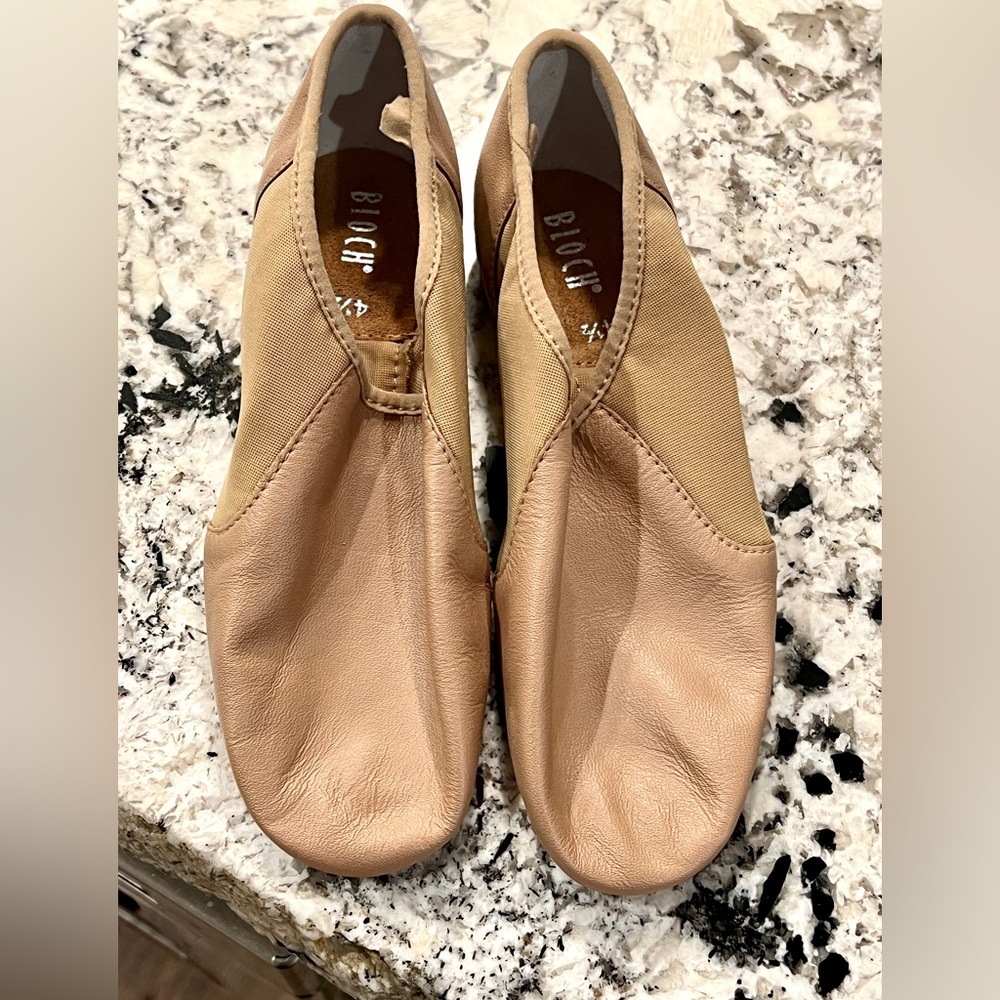 Brand New Bloch Tan Jazz Shoes Size 4 1/2